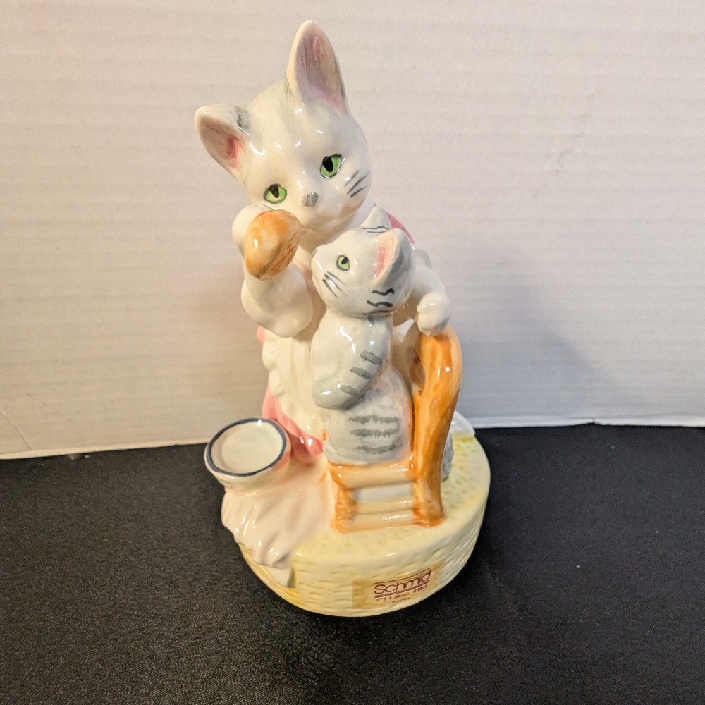 1981 Vintage Schmid Japan Beatrix Potter Mrs Tabitha Twitchit Music Box Working